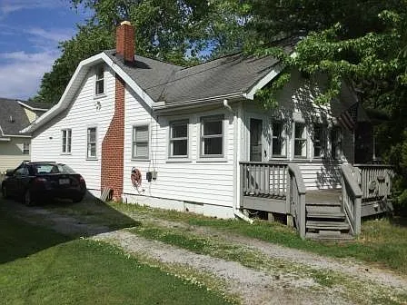 55 River Dr