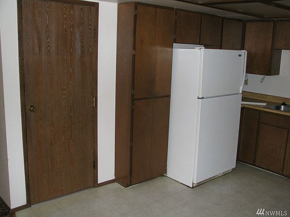 4th image of 1725 C St SE #A