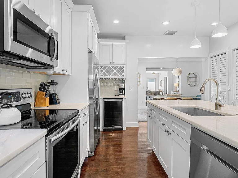 414 NE 7th Ave — Photo 12