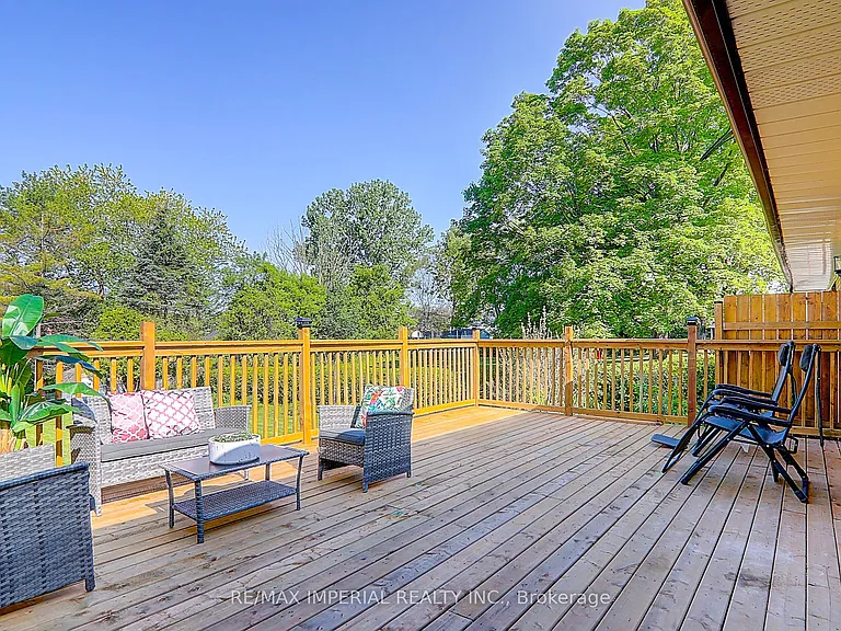 98 Belfry Dr — Photo 3