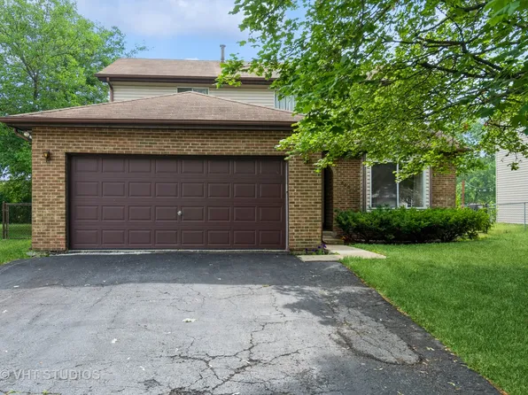 940 Camden Ln, Aurora, IL 60504