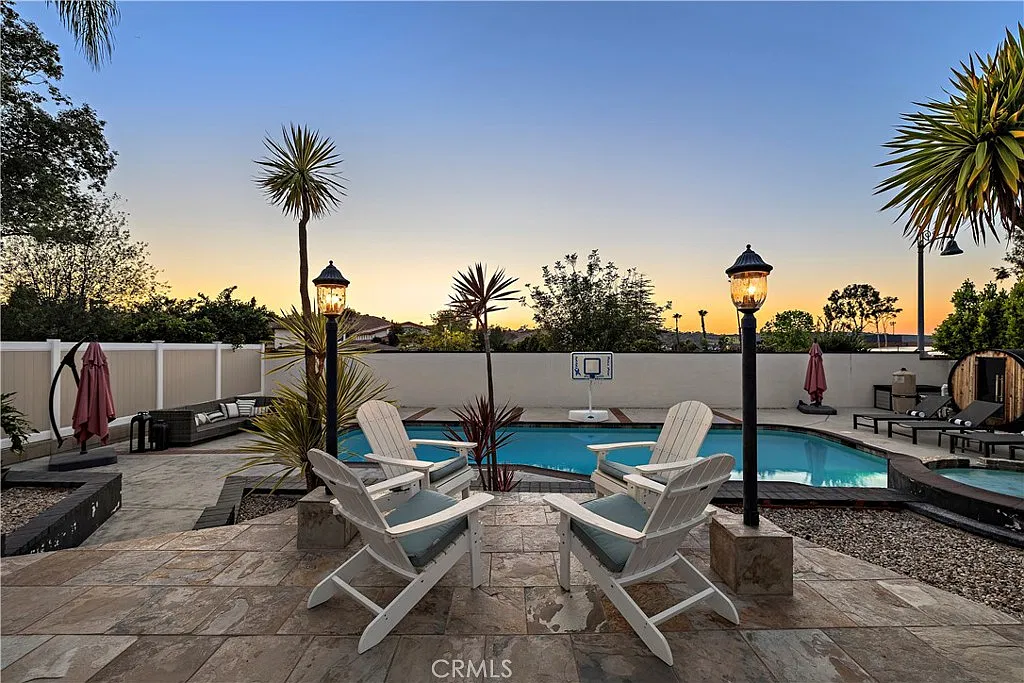 4 bed, 2.5 bath, 2656 sqft, $11,000 — Photo 3