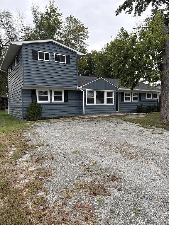 2917 Meadowlark Rd — Photo 2