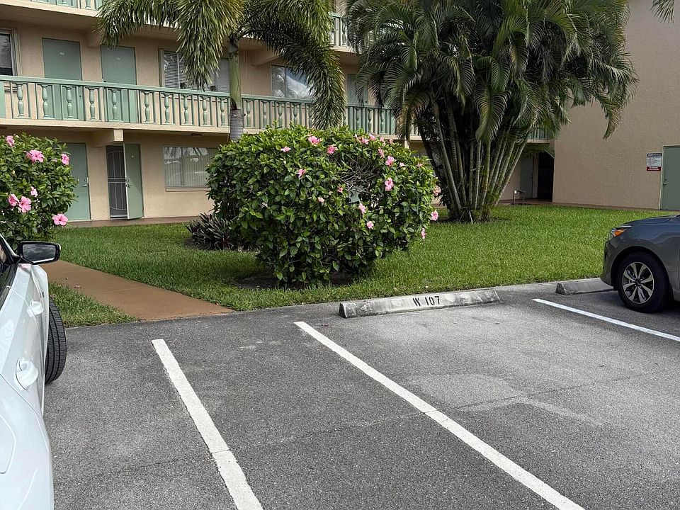 1st image of 400 VILLAGE GREEN Circle W #105