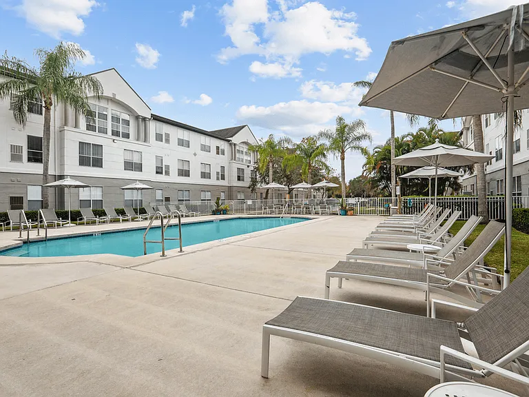 Lexington Club at Vero — Photo 4