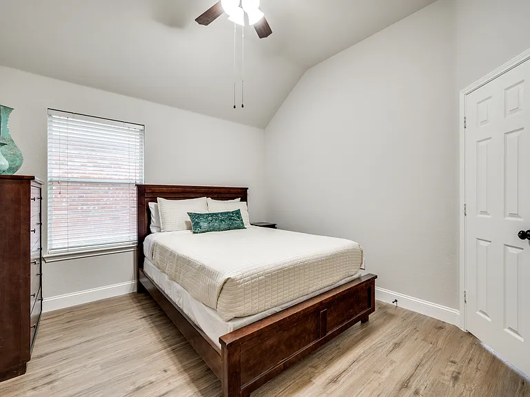 9512 Shirland Ln — Photo 22