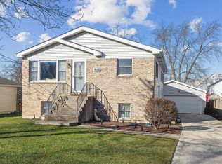 818 Warner Ave, Lemont, IL 60439