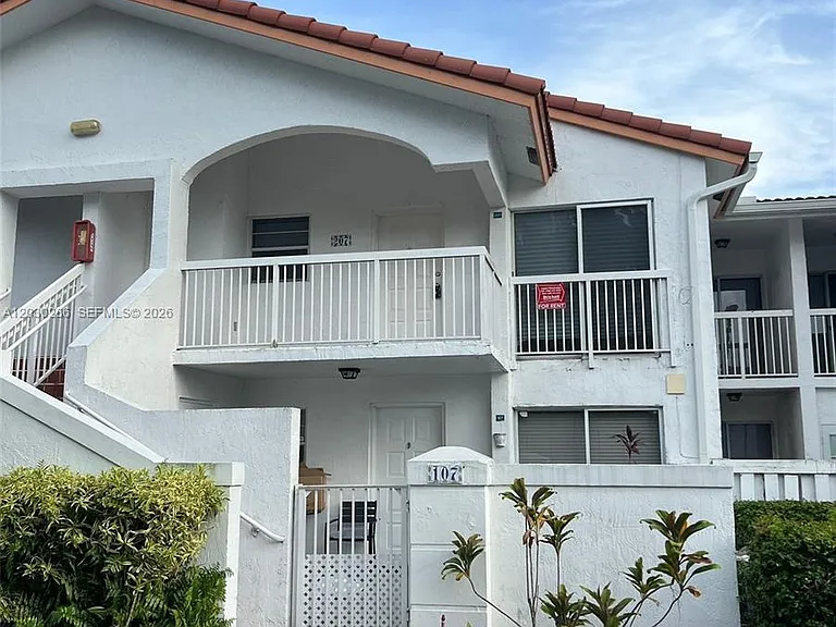 15315 SW 76th Ter #207 — Photo 1