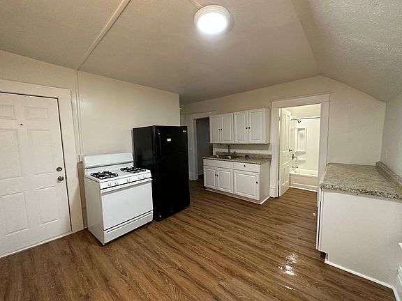 4th image of 823 Geneva Ave SE #2