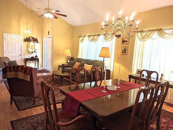 3rd image of 240 Whippoorwill Ln