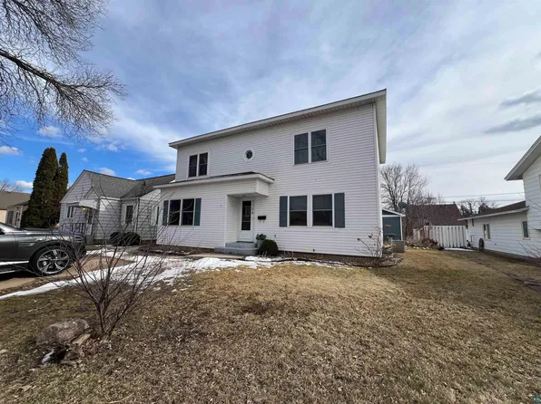 1106 Michigan St, Hibbing, MN 55746