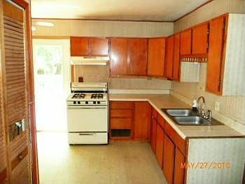 5th image of 714 N 81st Ter