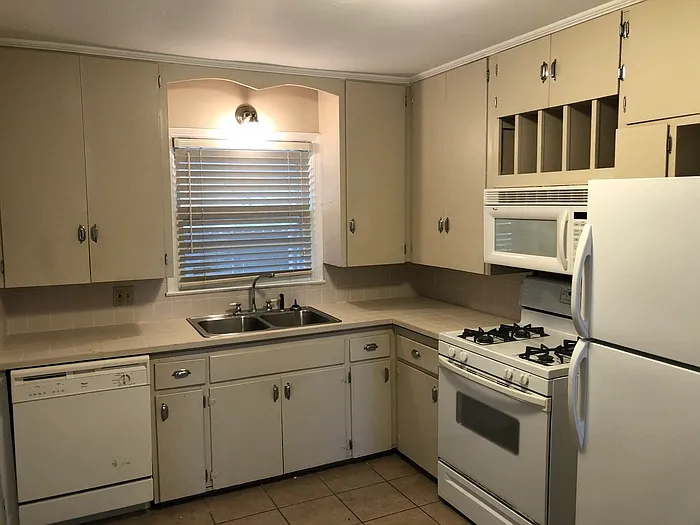 3 bed, 1.0 bath, 1100 sqft, $1,095 — Photo 4