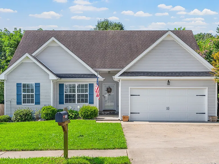 1092 Bobcat Dr — Photo 1