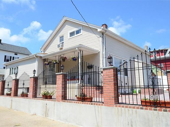 2nd image of 646 Lonsdale Ave