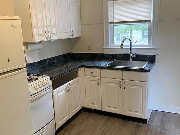 5th image of 252 Thompson Pl #A
