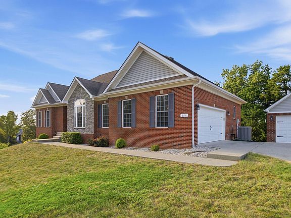 3rd image of 824 Stone Ridge Dr