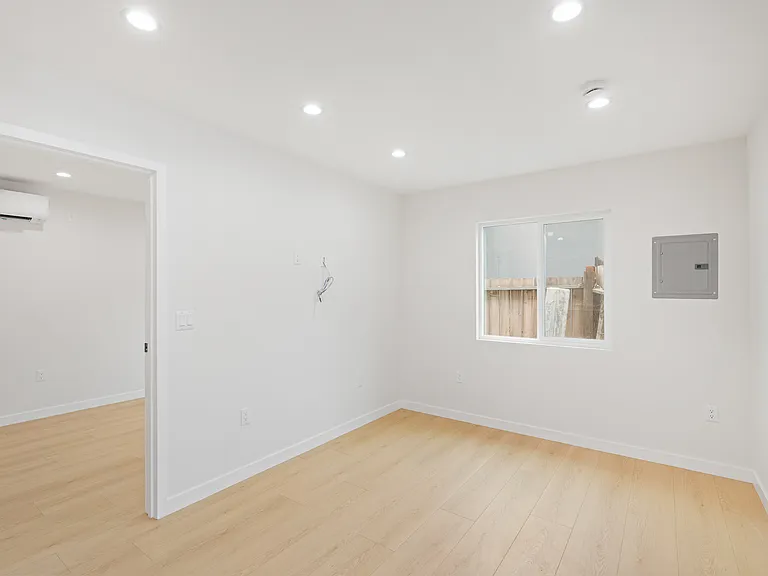 22609 1/2 Mariano St — Photo 5
