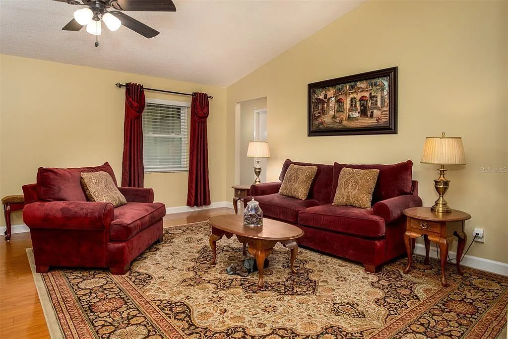 999 Gillespie Dr — Photo 4