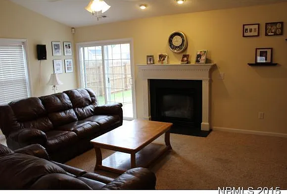 3 bed, 2.0 bath, 1978 sqft, $1,800 — Photo 3