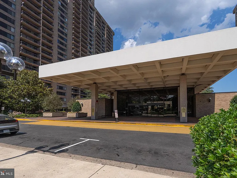 3701 S George Mason Dr #915N — Photo 1