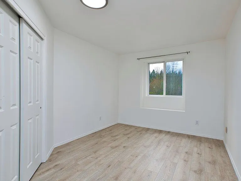 20050 14th Ave NE #7 — Photo 11