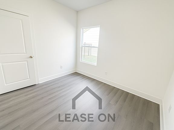 2nd image of 1731 S Hickory Creek Ct