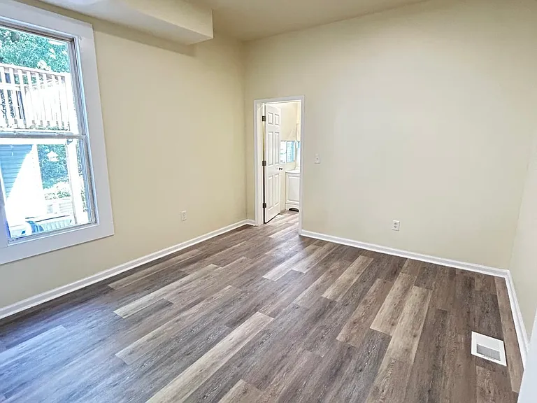 609 W 26th St — Photo 20