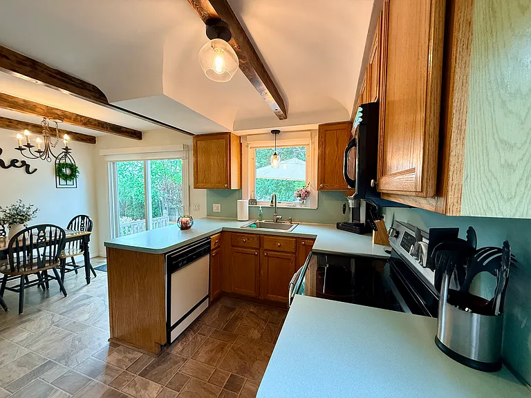 101 Mann St — Photo 4