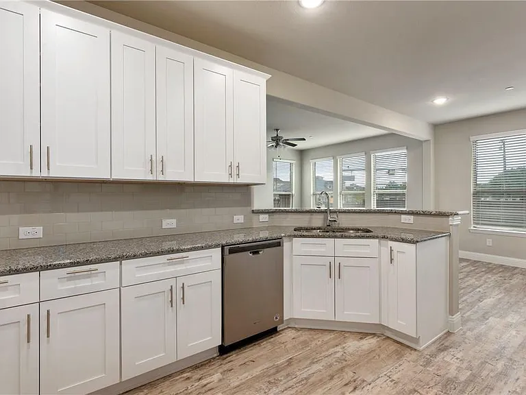 2900 Galveston St — Photo 16