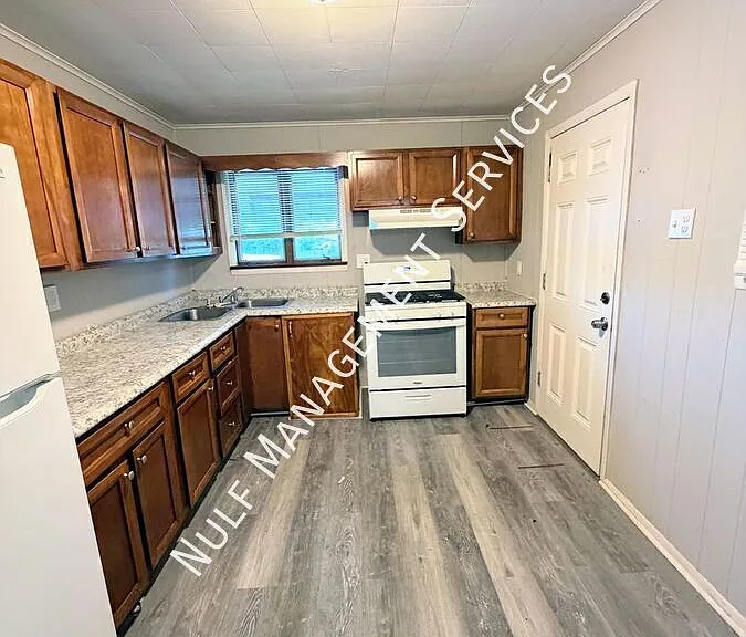 506 Farnsworth Ave — Photo 1