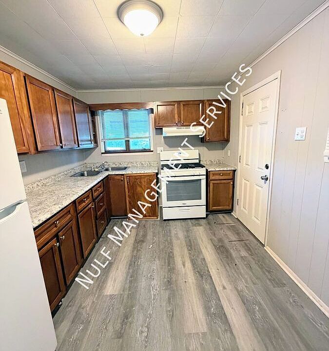 1st image of 506 Farnsworth Ave