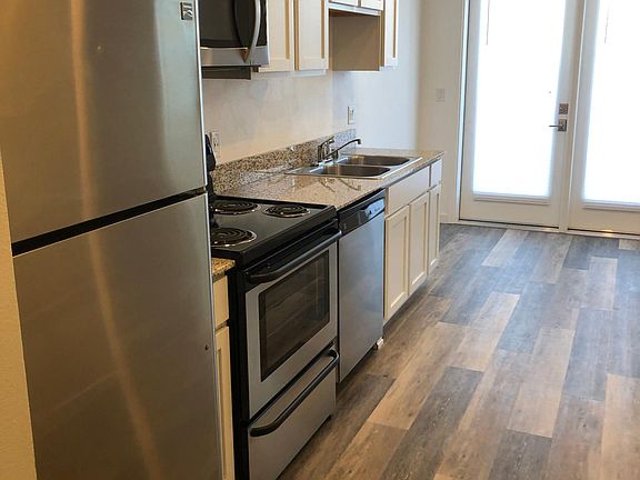 4th image of 1130 Avenue Of The Oaks Unit 413N