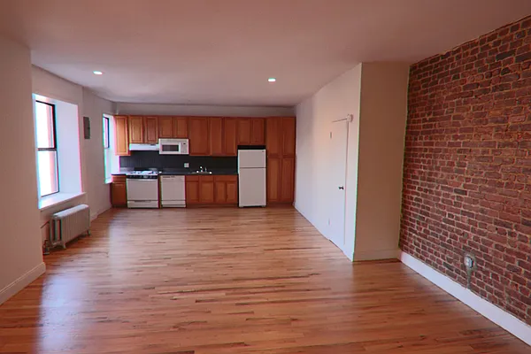 Rented by PMG Real Estate  | media 11