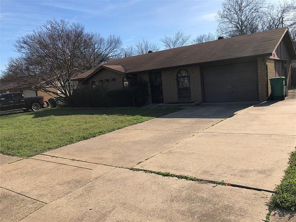 1st image of 126 Yorkshire Dr