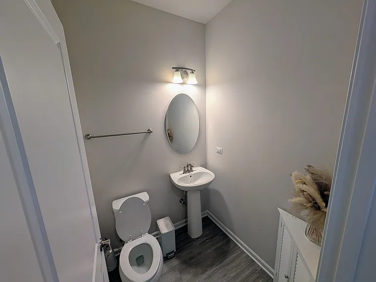 14 Nicholas Dr E — Photo 3