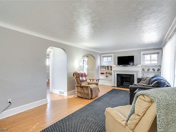 4th image of 934 Packard Dr