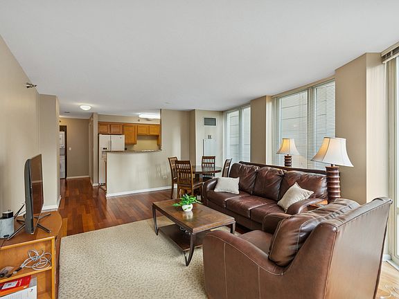5th image of 345 N La Salle Dr APT 1006