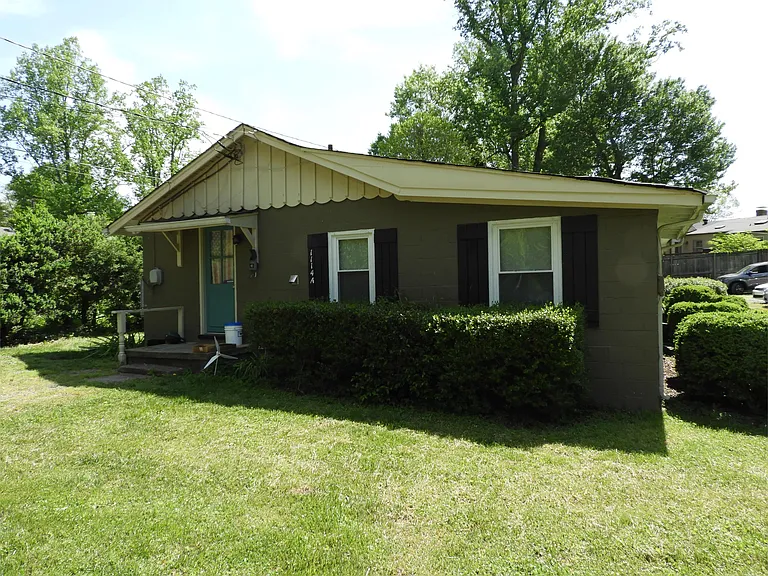 1110 Wellford St — Photo 3