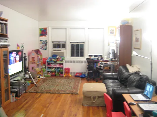 Rented by Nu Place Realty | media 8