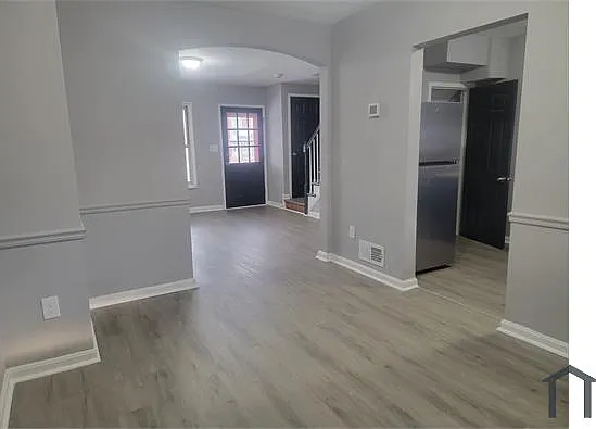 3 bed, 1321 sqft, $2,500 — Photo 3