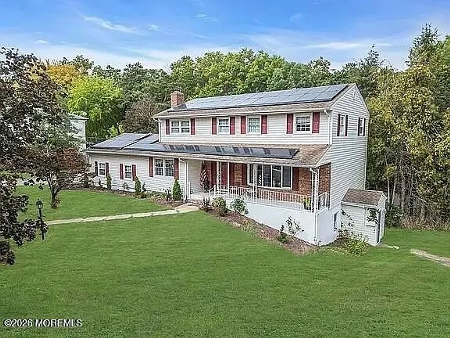 Four-Bedroom Colonial with Pool in Toms River — Photo 2