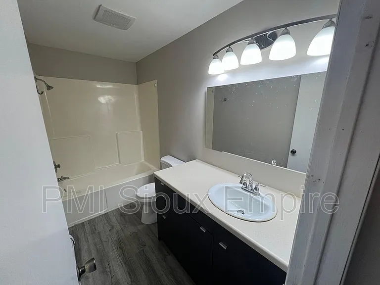440 S Western Ave #6 — Photo 6