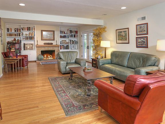 2nd image of 205 E Calle Laureles