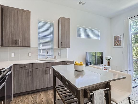 3rd image of 3077 W 16th Ave