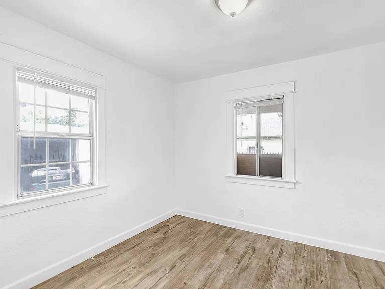 1148 E 48th St — Photo 17