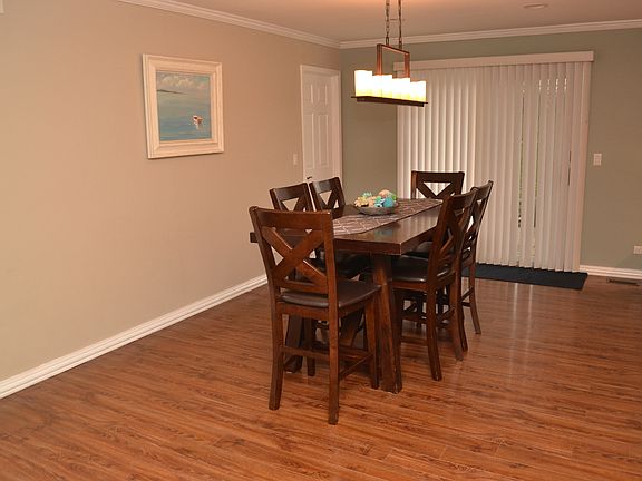 4th image of 225 Freeport Dr