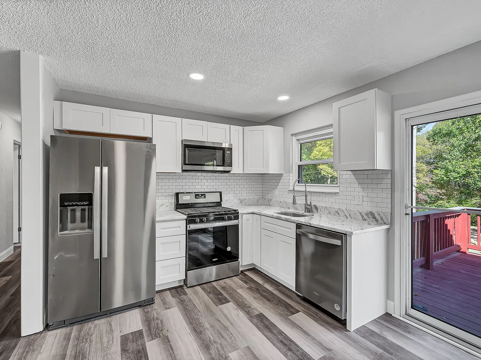 3 bed, 1865 sqft, $2,395 — Photo 4
