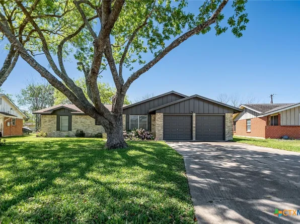 525 Travis St, Port Lavaca, TX 77979