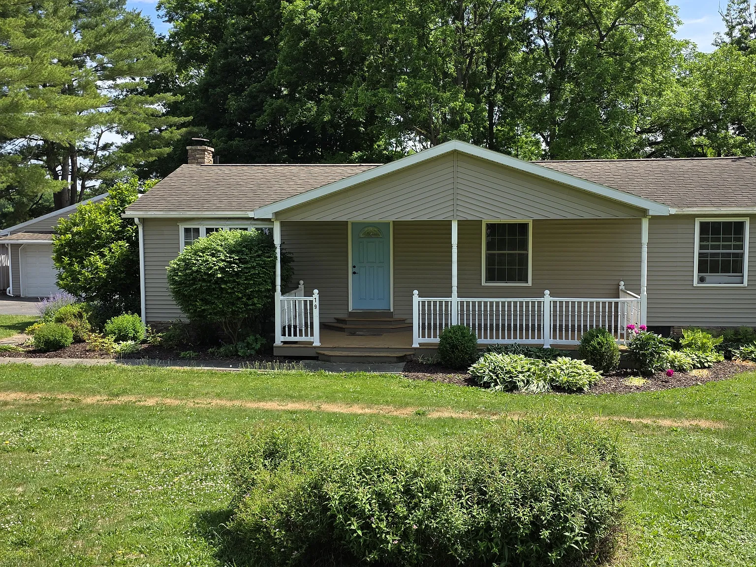 3 bed, 2530 sqft, $3,400 — Photo 2